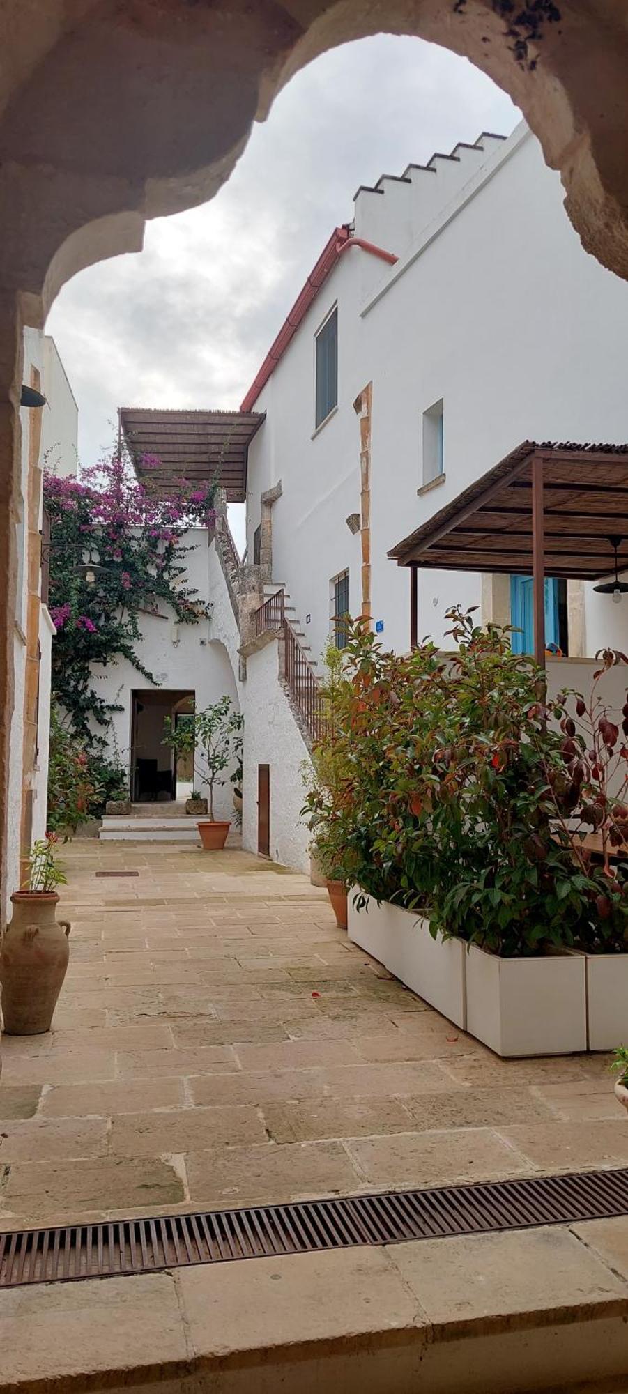 Dimora Da Tito - La Corte Dei Colori Spongano Exterior photo